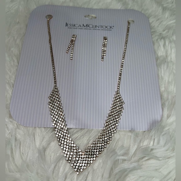 🌟4/$20 SALE🌟 Jessica McClintock Necklace & Earring Set - Picture 3 of 3